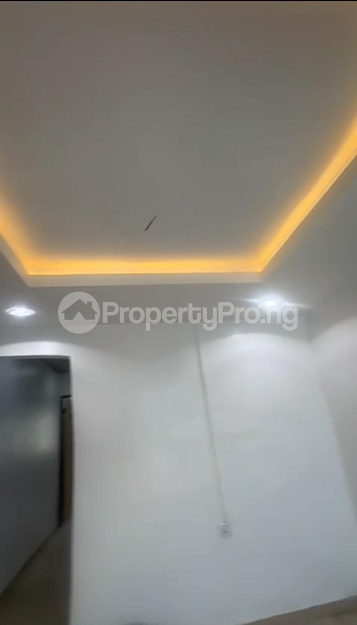 1 bedroom Flat / Apartment for rent Off Pedro Road Calm And Secure Shomolu Lagos