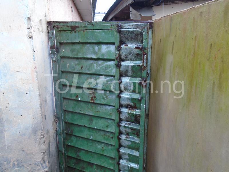 1 bedroom Flat / Apartment for rent Off Western Avenue,barracks,surulere Western Avenue Surulere Lagos