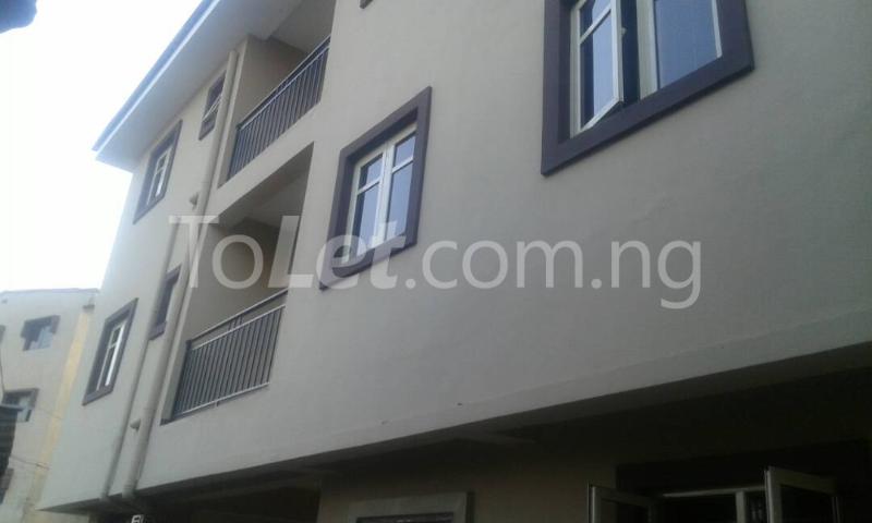 1 bedroom Flat / Apartment for rent   Lawanson Surulere Lagos