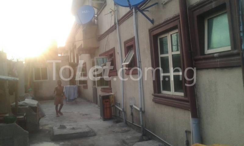1 bedroom Flat / Apartment for rent Close To Ozone Cinema Sabo Yaba Lagos