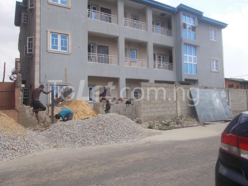 1 bedroom Flat / Apartment for rent Odunlade Bus Stop Onipanu Shomolu Lagos