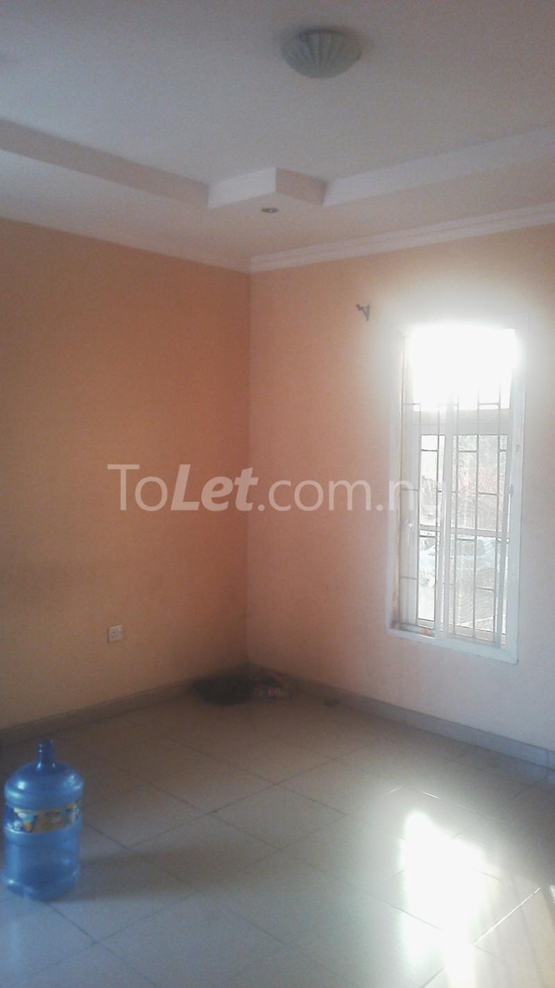 6 bedroom Flat / Apartment for rent Moronfolu, Akoka Yaba Lagos