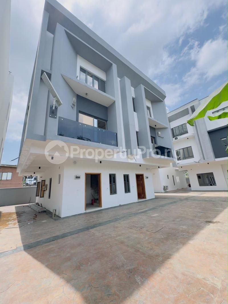 4 bedroom House for sale Surulere Lagos