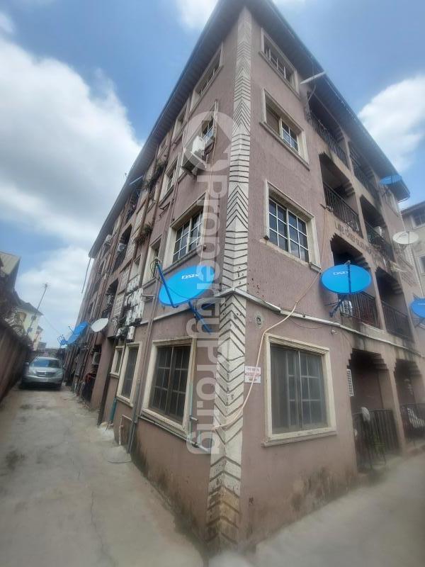 1 bedroom Flat / Apartment for rent Off Lawanson Road Surulere Lagos - 0