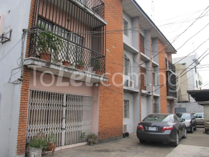 3 bedroom Flat / Apartment for rent 2, Akinmade Str Off Silver Crescent Maryland Ikeja Lagos