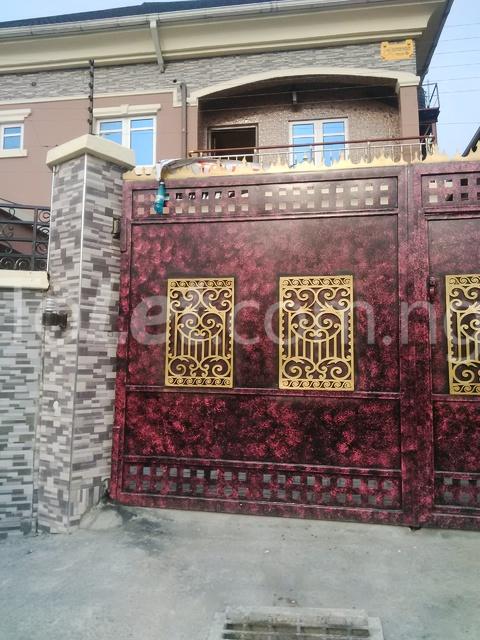 4 bedroom House for rent 5 Peter Eze Okonkwo Street, Anthony Village Maryland Lagos