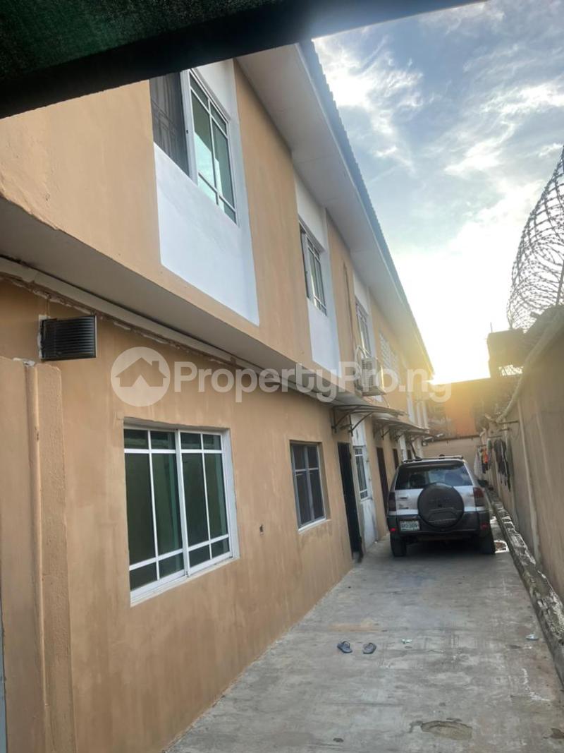 3 bedroom Flat / Apartment for rent Surulere Lagos