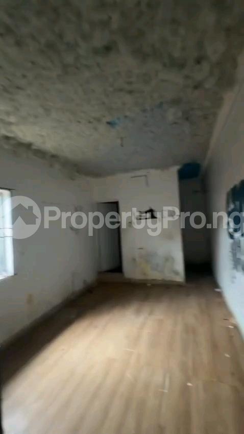 Flat / Apartment for rent Off Awoyokun Onipanu Shomolu Lagos