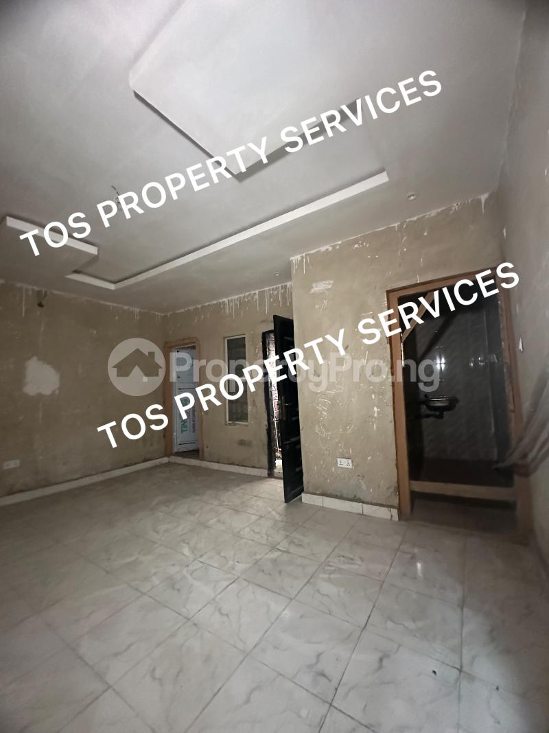 2 bedroom Flat / Apartment for sale Alagomeji, Yaba, Lagos. Alagomeji Yaba Lagos