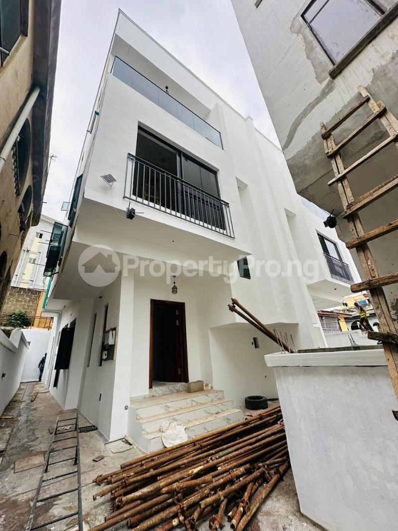 4 bedroom House for sale Magodo Phase 2 Ojodu Lagos