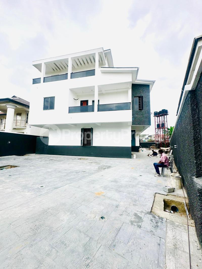 4 bedroom House for sale Surulere Lagos