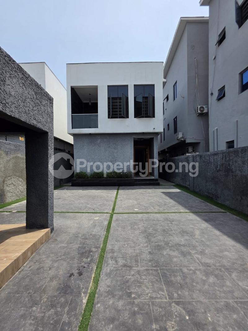5 bedroom House for sale Ologolo Lekki Lagos