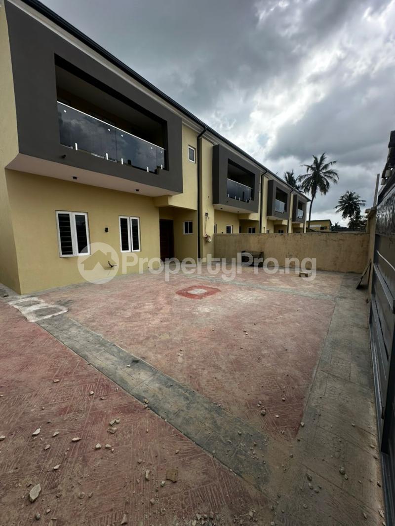 4 bedroom House for sale Dopemu By Cement Close To Ikeja And International Airport Dopemu Agege Lagos - 12