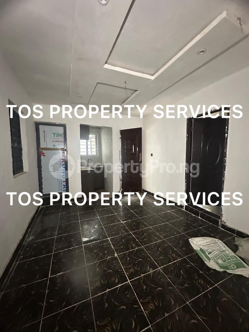 1 bedroom Commercial Property for rent Yaba, Lagos. Yaba Lagos
