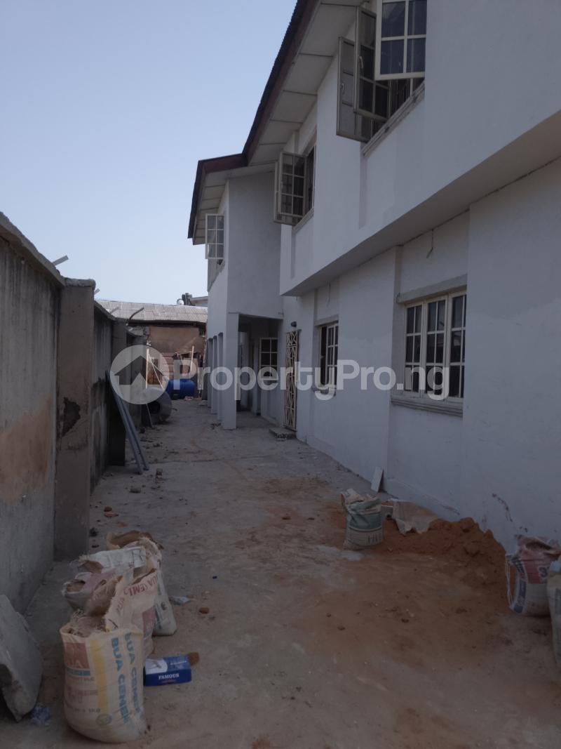 3 bedroom Flat / Apartment for rent Onabola Street Shomolu Lagos