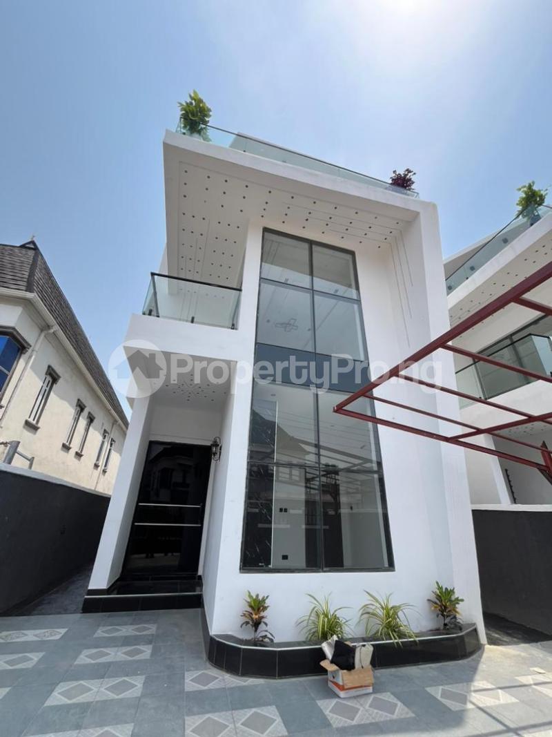 5 bedroom House for sale Opposite Sky Mall, Before Sangotedo Off Lekki-Epe Expressway Ajah Lagos