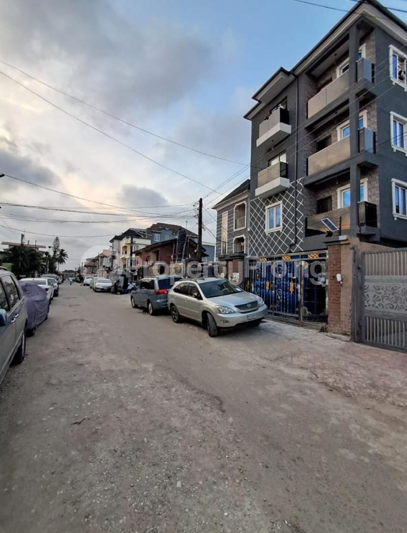 2 bedroom Flat / Apartment for rent @ Tokunbo Str, Off Alagbomeji Area, Yaba, Lagos Alagomeji Yaba Lagos