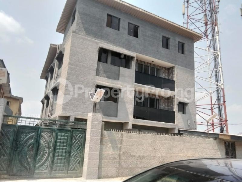 3 bedroom Flat / Apartment for rent Lovely Environment,back Of Maryland Mall, Maryland Lagos