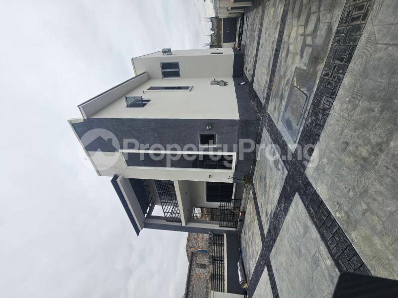 2 bedroom House for rent Along Von Garden Estate Road Lugbe Abuja