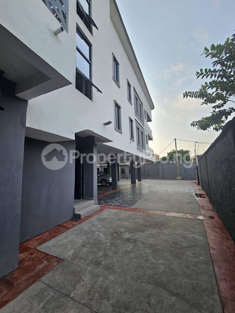 2 bedroom House for sale Maryland Lagos