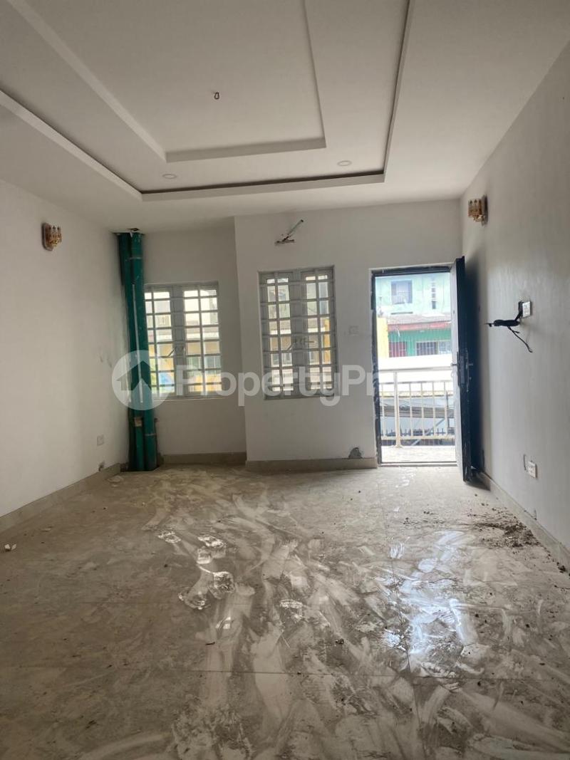 2 bedroom Flat / Apartment for rent  Adekunle Yaba Lagos
