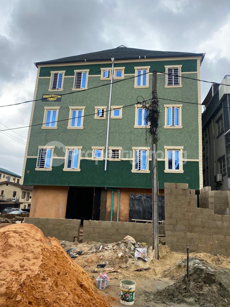 2 bedroom Flat / Apartment for rent Alagomeji Adekunle Yaba Lagos