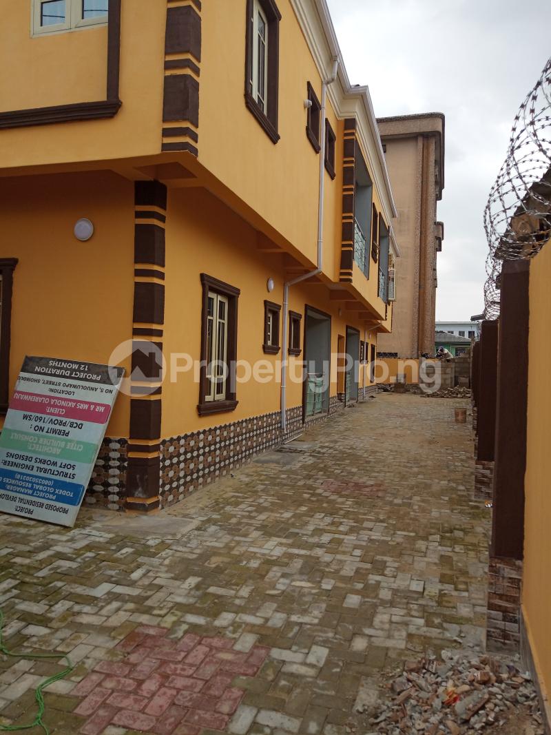 2 bedroom Flat / Apartment for rent Onipan Shomolu Lagos