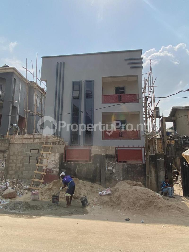 2 bedroom Flat / Apartment for rent Ebute Metta Adekunle Yaba Lagos - 6
