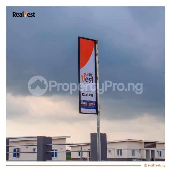 2 bedroom House for sale Beside Neuroscience Specialist Hospital Portharcourt Road Igbirichi Ohaji/Egbema Imo