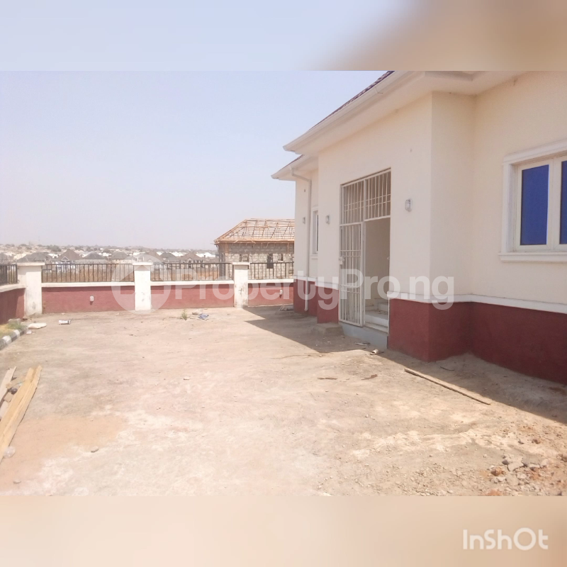 2 bedroom House for rent Lugbe,after Voice Of Nigeria Estate Lugbe Abuja
