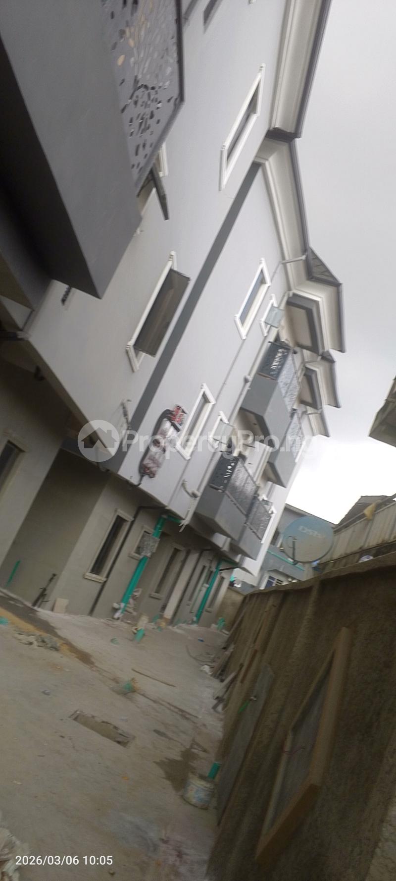 2 bedroom House for rent Salami Street, Iwaya Yaba Lagos