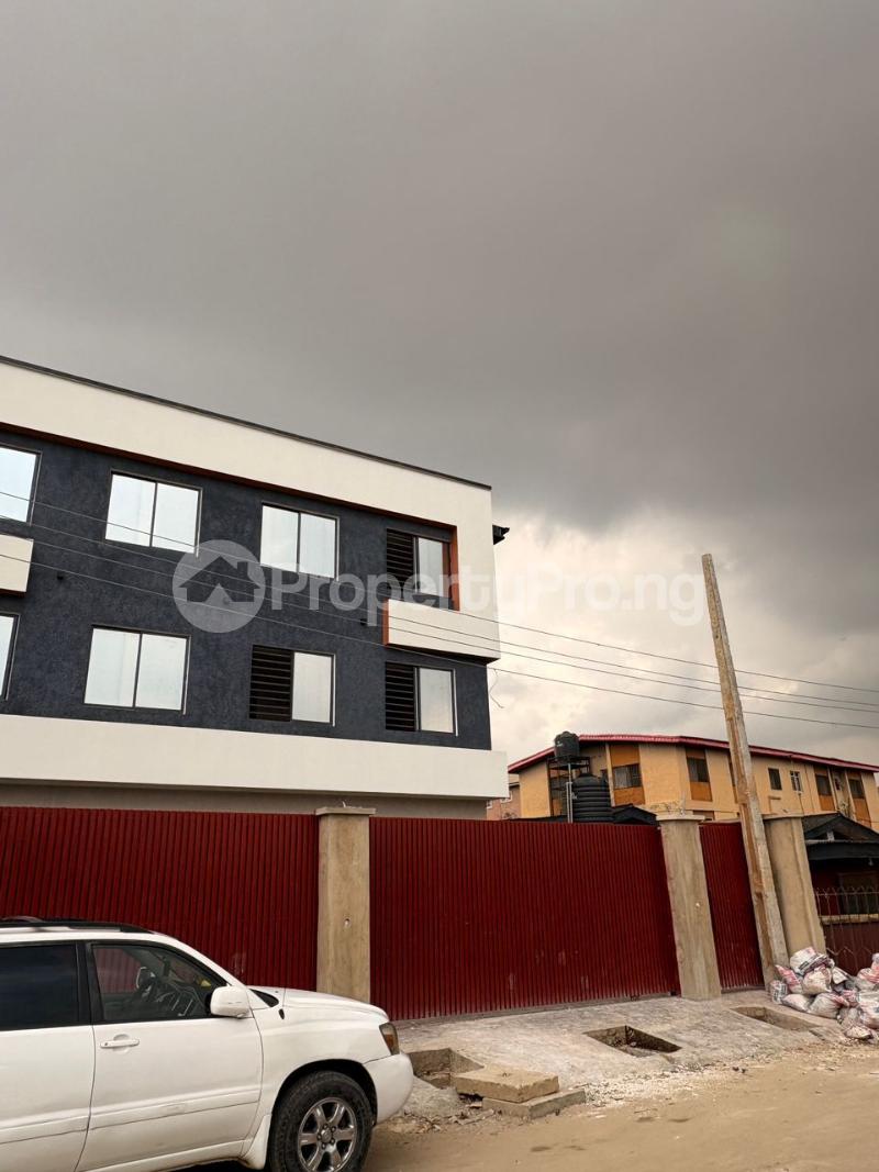 2 bedroom House for sale Bariga Shomolu Lagos