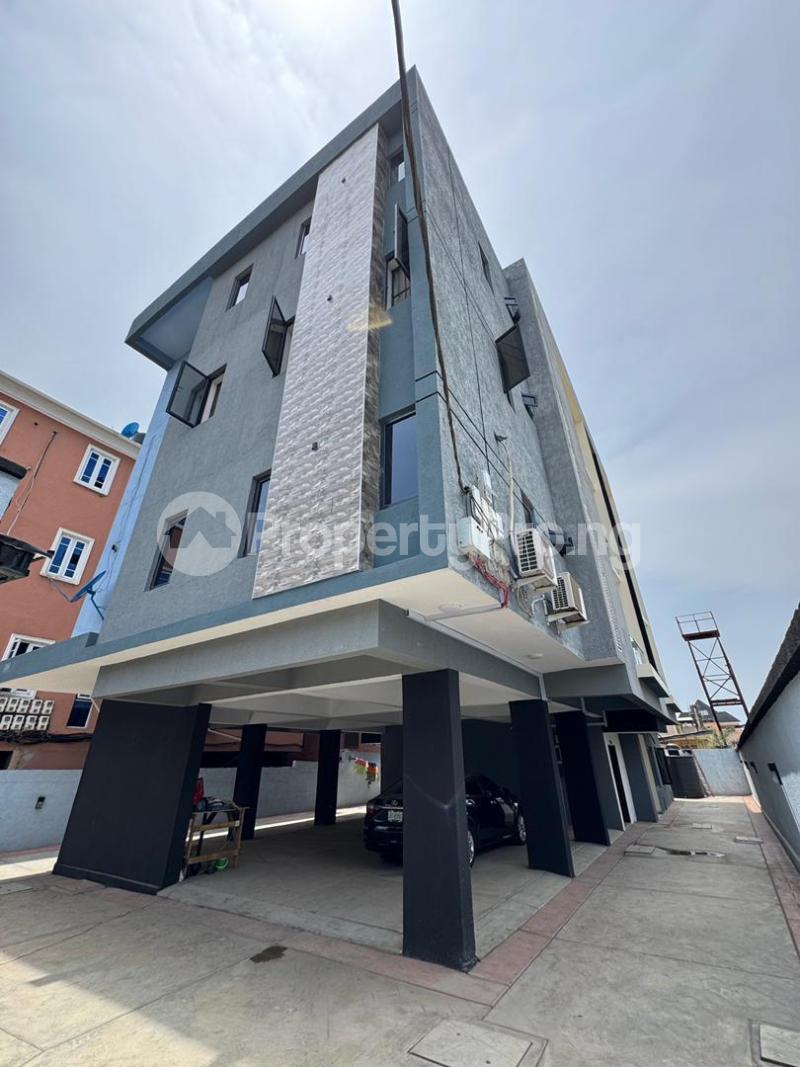 2 bedroom House for sale Off Bodethomas Surulere Lagos