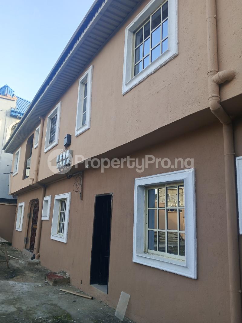 3 bedroom Flat / Apartment for rent Asorock Bucknor Estate Bucknor Isolo Lagos