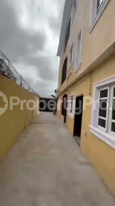 3 bedroom Flat / Apartment for rent Lawanson Surulere Lagos