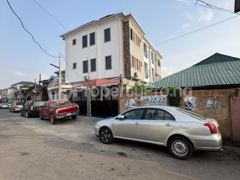 3 bedroom Flat / Apartment for sale Masha Surulere Lagos