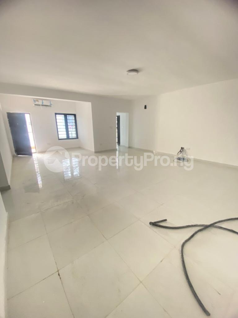 3 bedroom Flat / Apartment for sale Off Mobil Roàd Ilaje Ajah Lagos