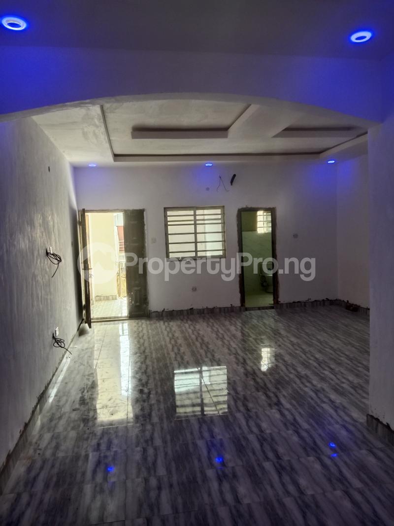 3 bedroom Flat / Apartment for rent Close To Bstop Bucknor Isolo Lagos