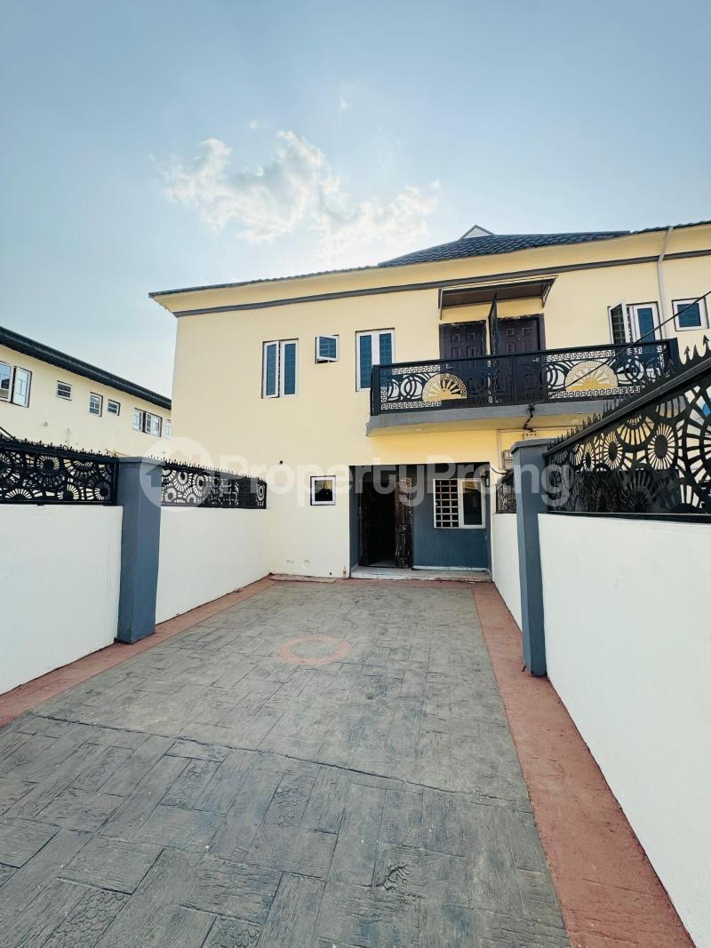 3 bedroom Flat / Apartment for rent Ikolaba Estate Ibadan Oyo