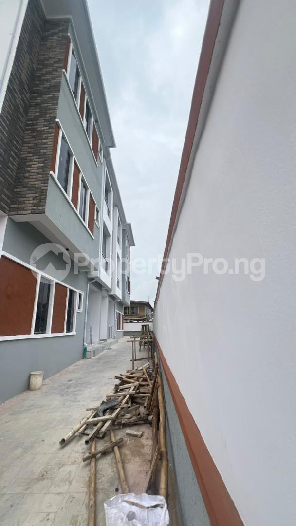 3 bedroom Flat / Apartment for sale Off Ogunlana Drive, Ogunlana Surulere Lagos