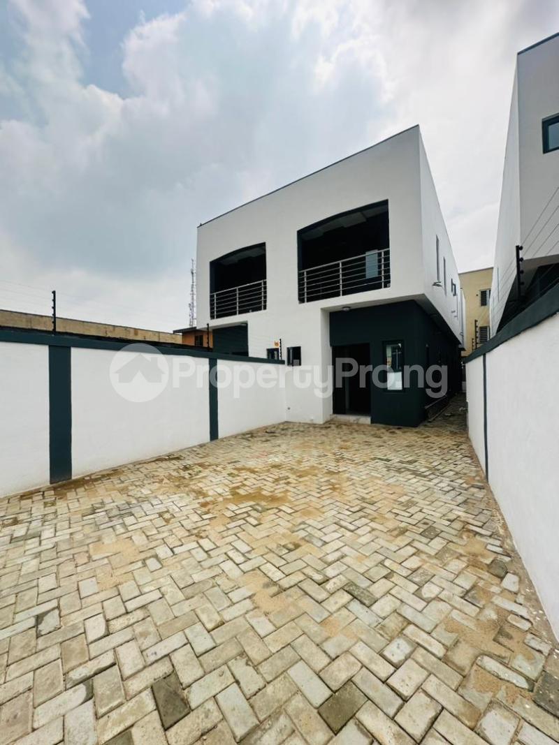 3 bedroom House for sale ??location: Magodo Olowora Magodo Kosofe/Ikosi Lagos