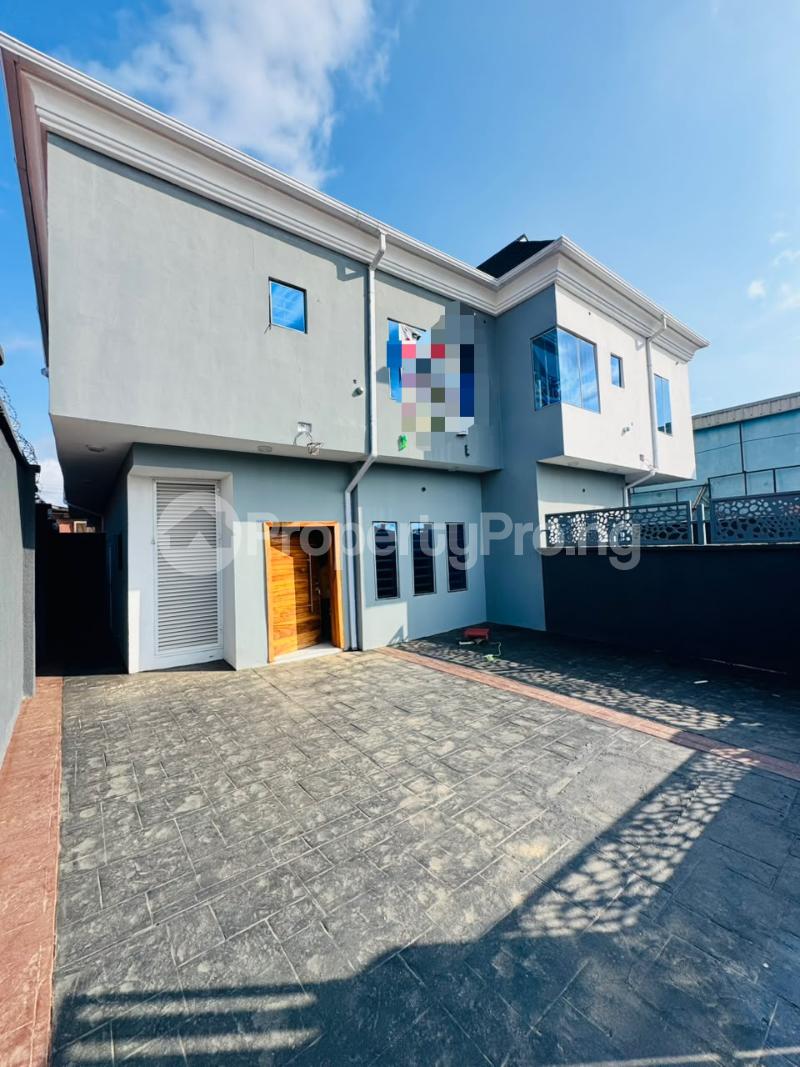 3 bedroom Flat / Apartment for sale Agege Lagos