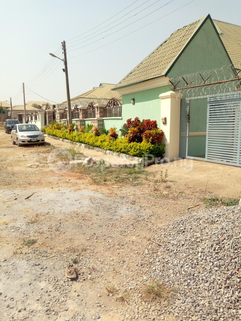3 bedroom Detached Bungalow House for sale In an Estate by Urban