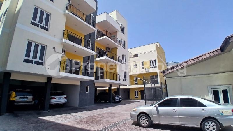 3 bedroom Flat / Apartment for sale Lekki Phase1 By Freedom Way, Lekki, Lagos Lekki Lagos