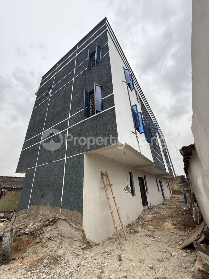 3 bedroom House for rent Off Adeniran Ogunsanya Adeniran Ogunsanya Surulere Lagos
