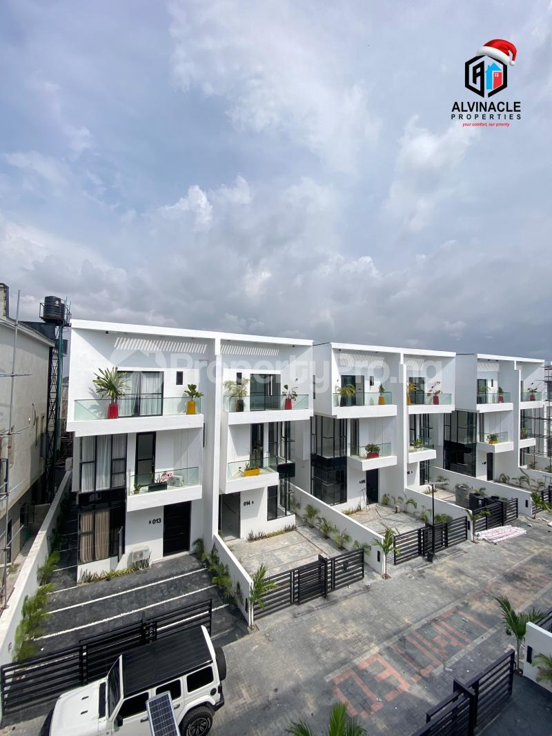 4 bedroom House for sale Orchid Road Lekki Lagos