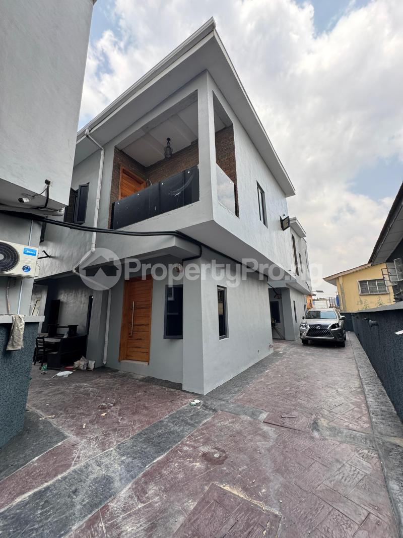 4 bedroom House for sale Surulere Lagos