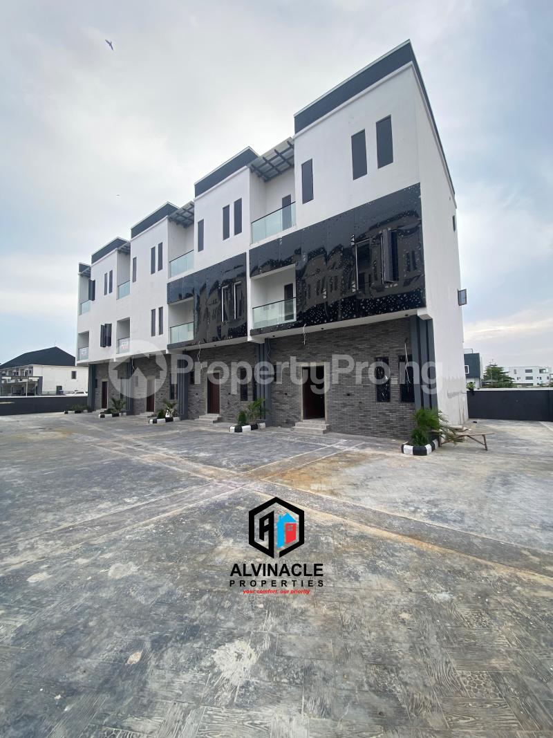 4 bedroom House for sale Orchid Road Lekki Lagos