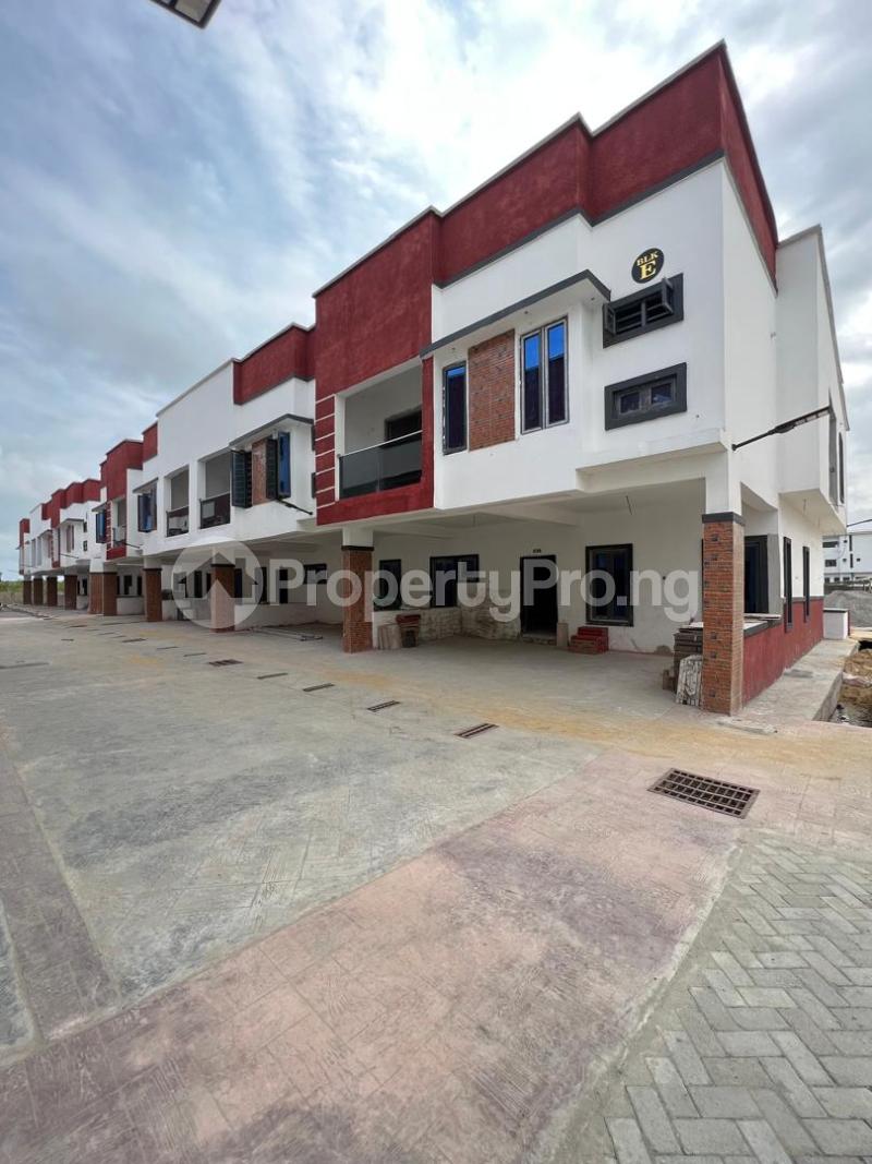 4 bedroom House for sale Orchid Road Lekki Lagos