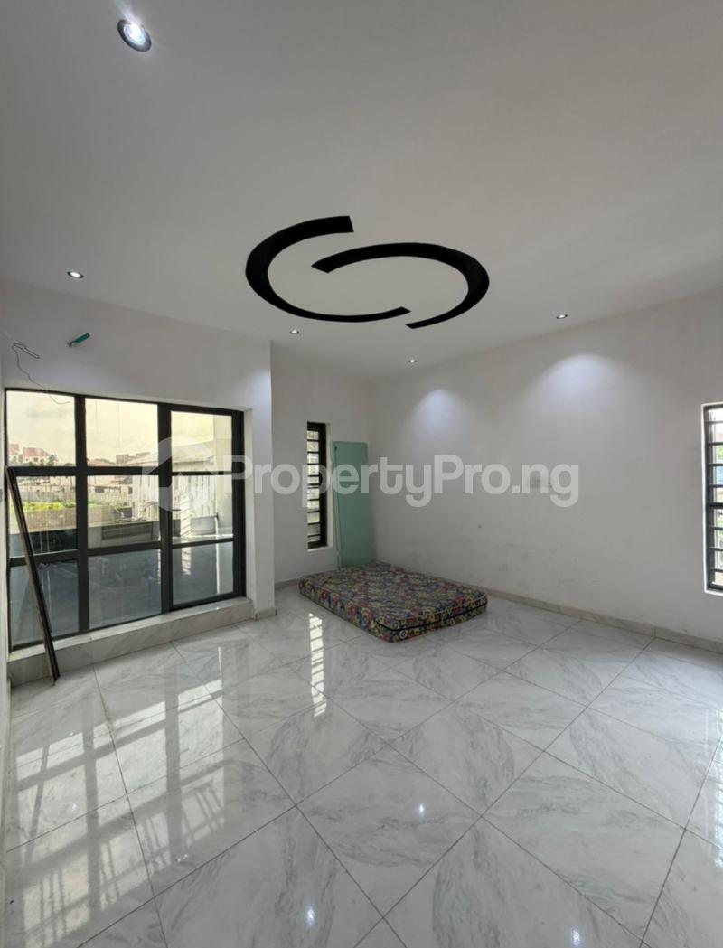 4 bedroom House for rent Mende Maryland Lagos
